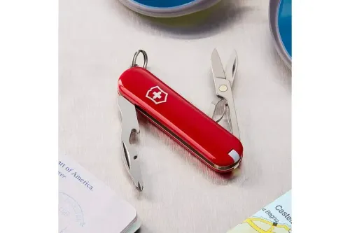 Victorinox jetsetter pocket tool.